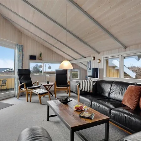 Holiday home Halla - 250m From The Sea By Interhome