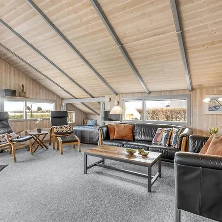 Holiday home Halla - 250m From The Sea By Interhome *