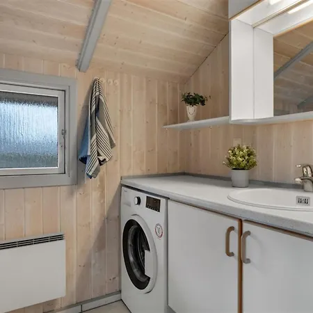 Dom wakacyjny Halla - 250m From The Sea By Interhome
