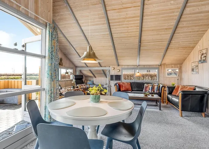 Halla - 250m From The Sea By Interhome