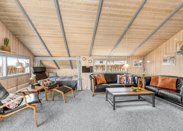 Halla - 250m From The Sea By Interhome