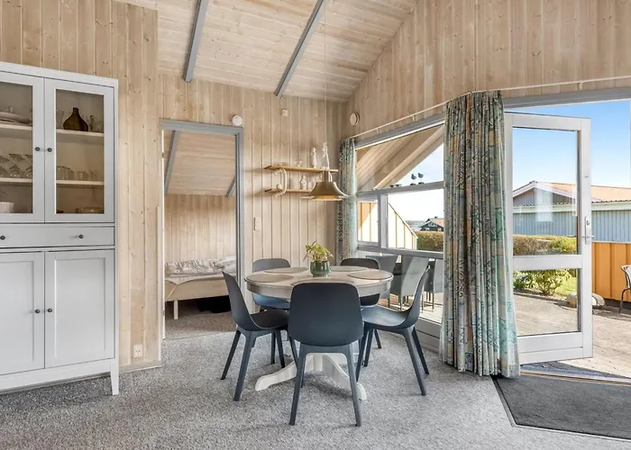 Halla - 250m From The Sea By Interhome