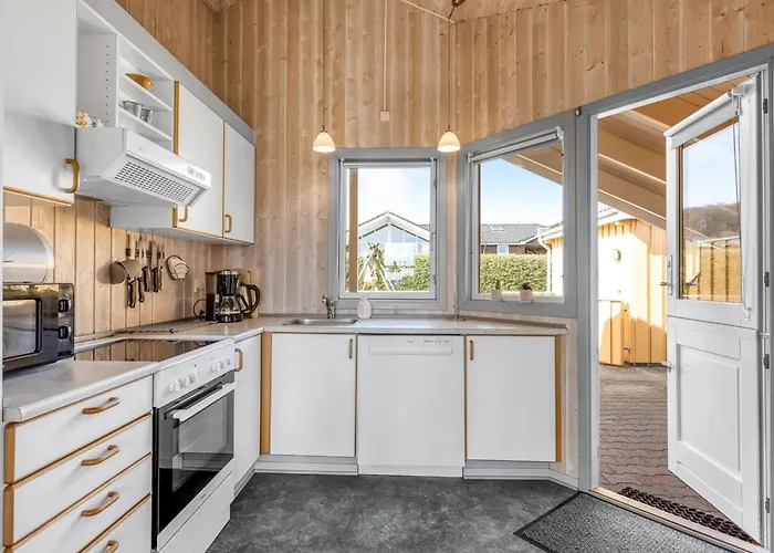 Halla - 250m From The Sea By Interhome *